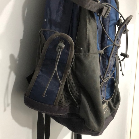 The North Face Slingshot Backpack - Picture 3 of 7